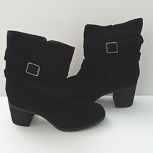 Clark's Boots Size 11W Artisan Malvet Doris Black Suede Heeled Boots Pre-owned
